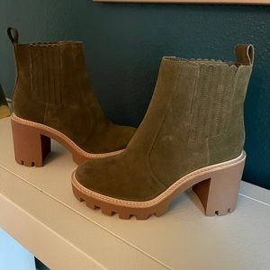 Gianni Bini Chelsea olive suede boots - size 8.5